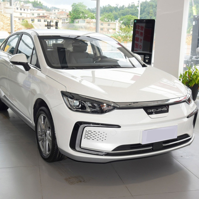 BAIC EU5 Kendaraan Penumpang Otomatis AT 8 Kecepatan Tinggi Daya Versi Mewah Mobil Sedan