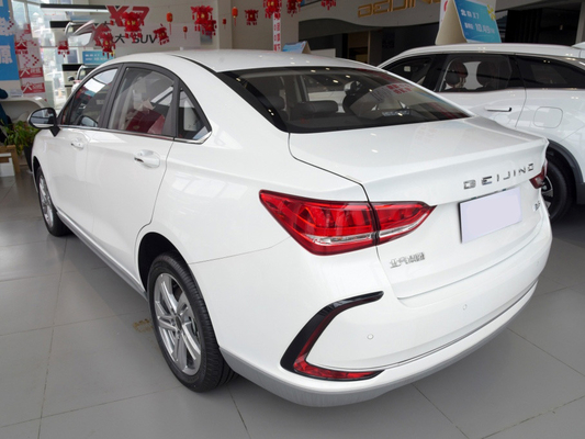 BAIC EU5 Kendaraan Penumpang Otomatis AT 8 Kecepatan Tinggi Daya Versi Mewah Mobil Sedan