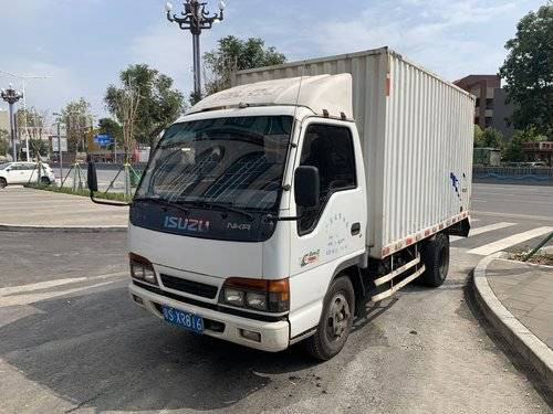 Isuzu Truk Kargo Bekas 90hp 4x2 Model Tahun 2012 Euro 3