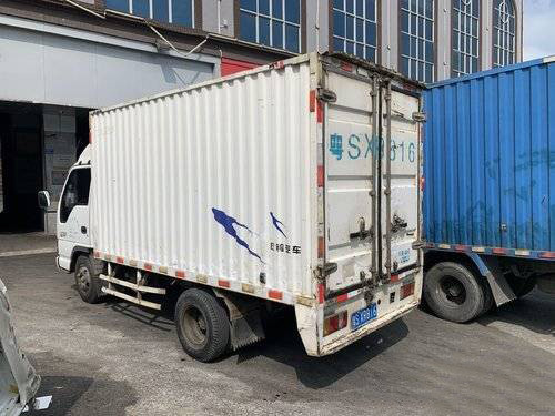 Isuzu Truk Kargo Bekas 90hp 4x2 Model Tahun 2012 Euro 3